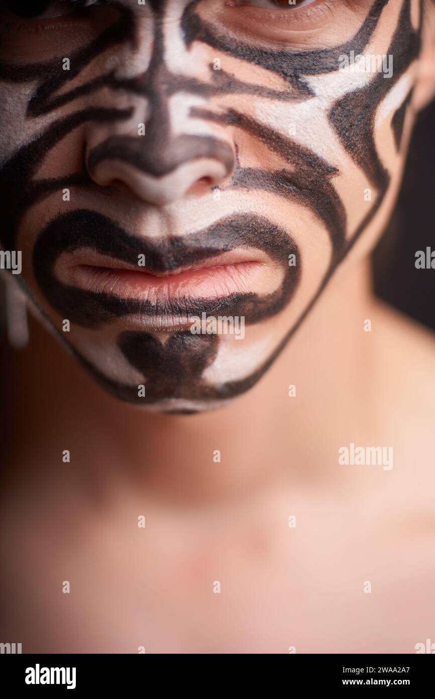 Aboriginal man painted face hi-res stock photography and images - Alamy