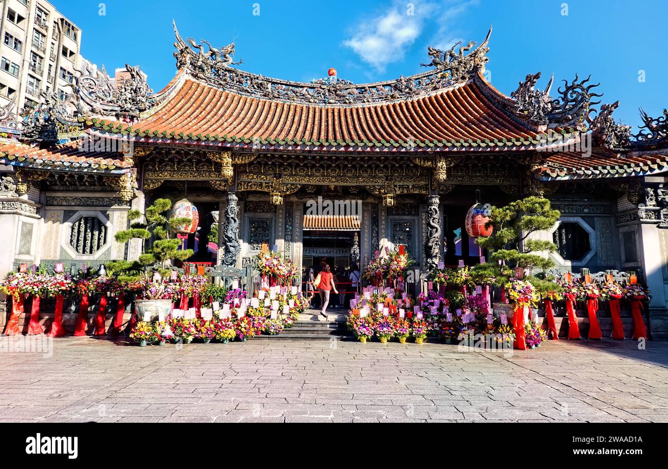 Exterior of Bangka Lungshan (Longshan) Temple, Taipei, Taiwan Stock ...
