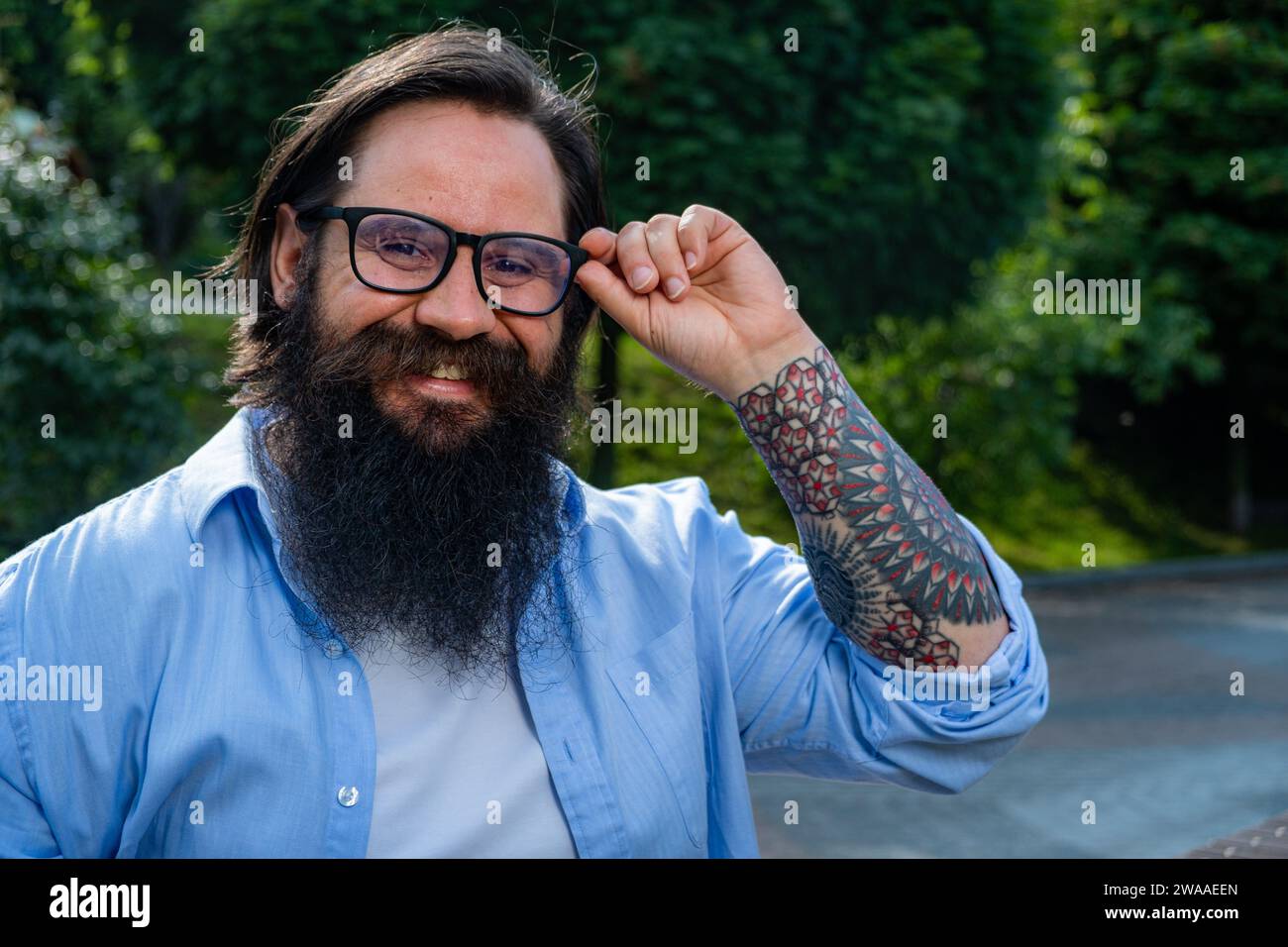 Man in glasses blue shirt hi-res stock photography and images - Alamy