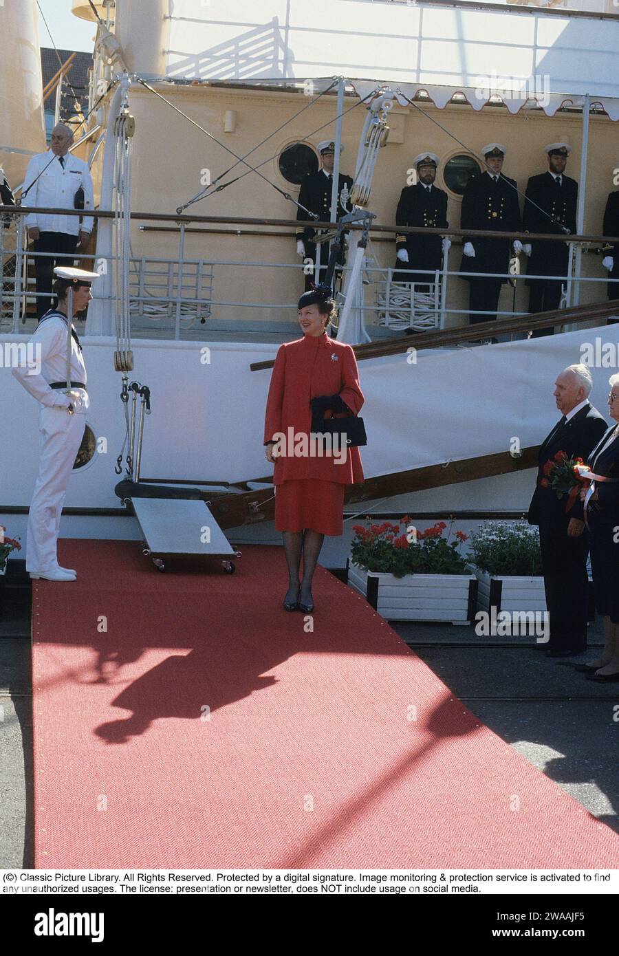 Majesty queen during visit hires stock photography and images Alamy
