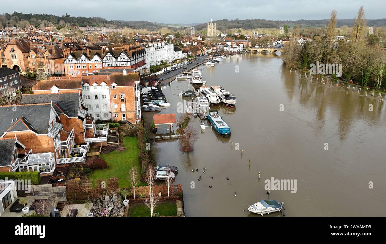 Henley-on-Thames, United Kingdom. 3rd Jan, 2024. UK Weather - After the heavy rainfall during the last days the Thames is breaching its banks. Credit: Uwe Deffner/Alamy Live News Stock Photo