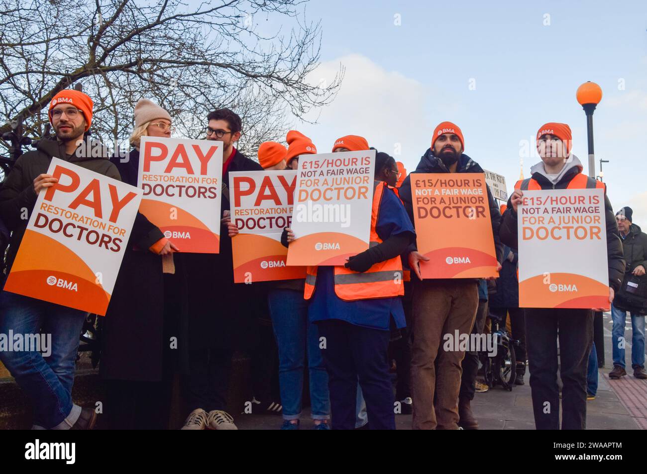 London England UK 3rd Jan 2024 Picket Outside St Thomas Hospital   London England Uk 3rd Jan 2024 Picket Outside St Thomas Hospital As Junior Doctors Begin Their Six Day Strike The Longest In Nhs History Credit Image Vuk Valciczuma Press Wire Editorial Usage Only! Not For Commercial Usage! Credit Zuma Press Incalamy Live News 2WAAPTM 