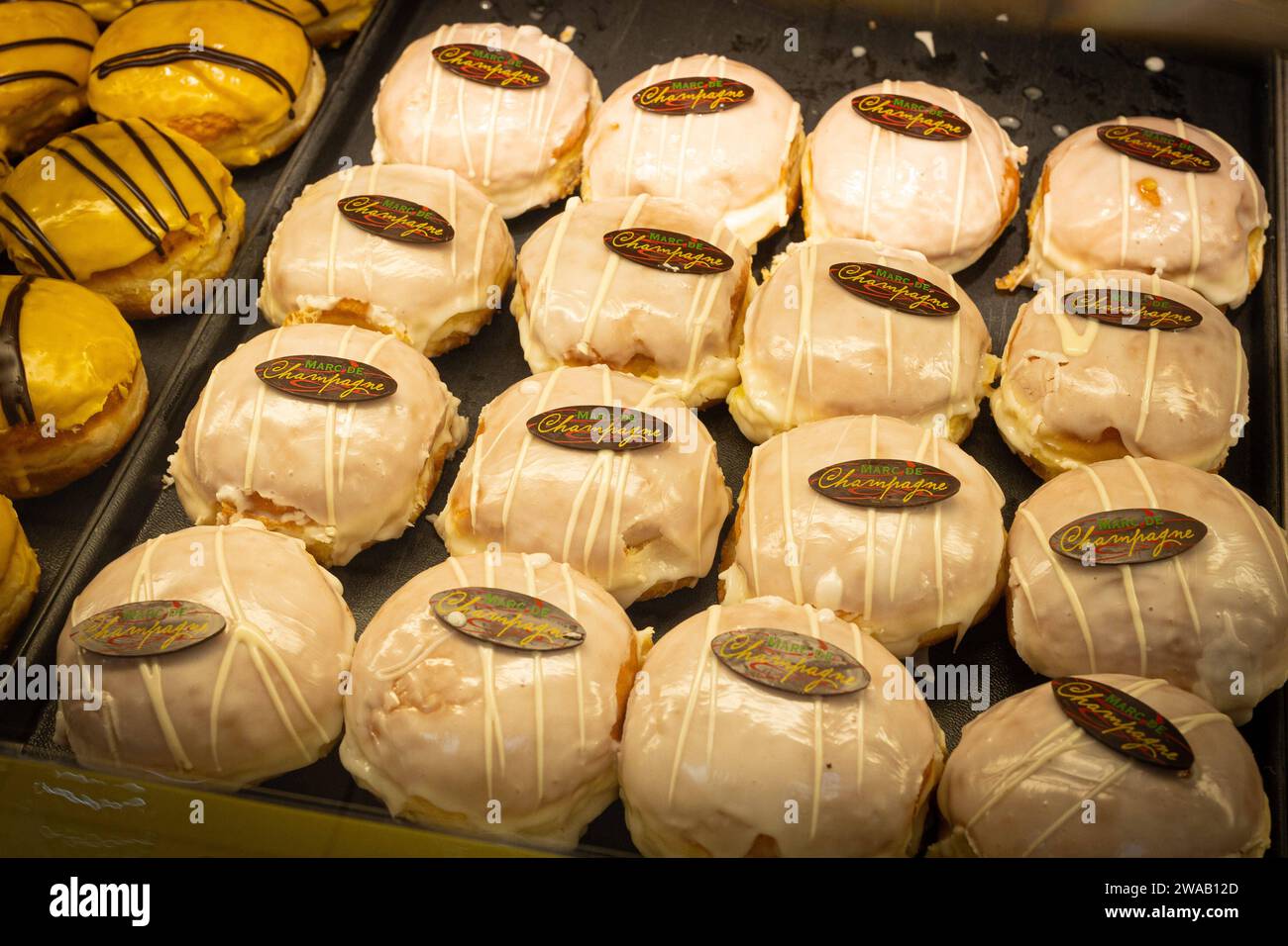 Deutschland 30. Dezember 2023: Im Bild: Berliner Pfannkuchen, Berliner ...