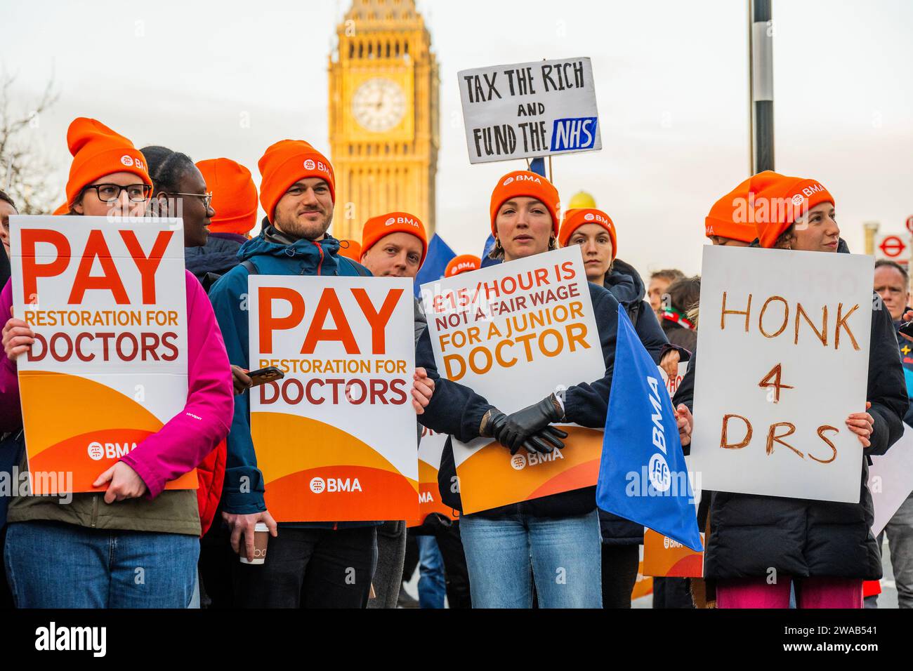 London UK 3rd Jan 2024 A Picket Line Outside St Thomas Hospital   London Uk 3rd Jan 2024 A Picket Line Outside St Thomas Hospital Junior Doctors Start Their Latest Strike Over Pay And Working Conditions The Strike Was Organised By The Bma Credit Guy Bellalamy Live News 2WAB541 