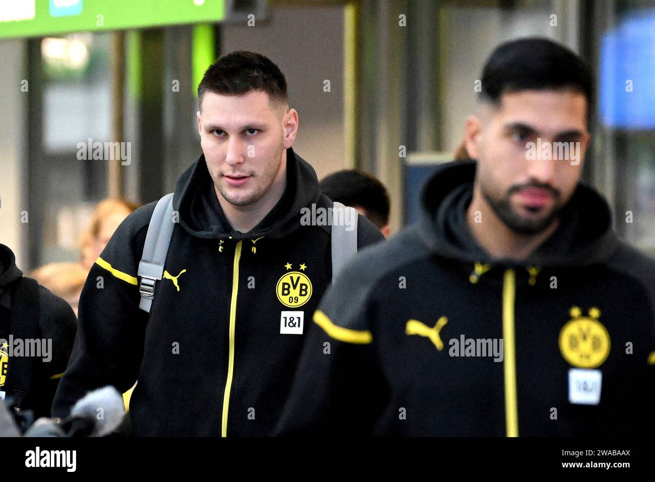 Fußball: 1. Bundesliga, Saison 2023/2024, Trainingslager von Borussia Dortmund am 03.01.2024 in Marbella (Spanien). Niklas Süle kommt in die Abflughalle am Flughafen Dortmund. Stock Photo