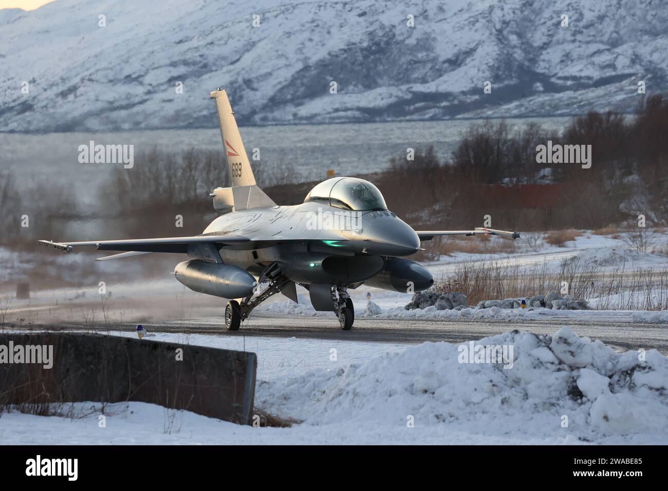 Ukrainian f 16 hi-res stock photography and images - Alamy