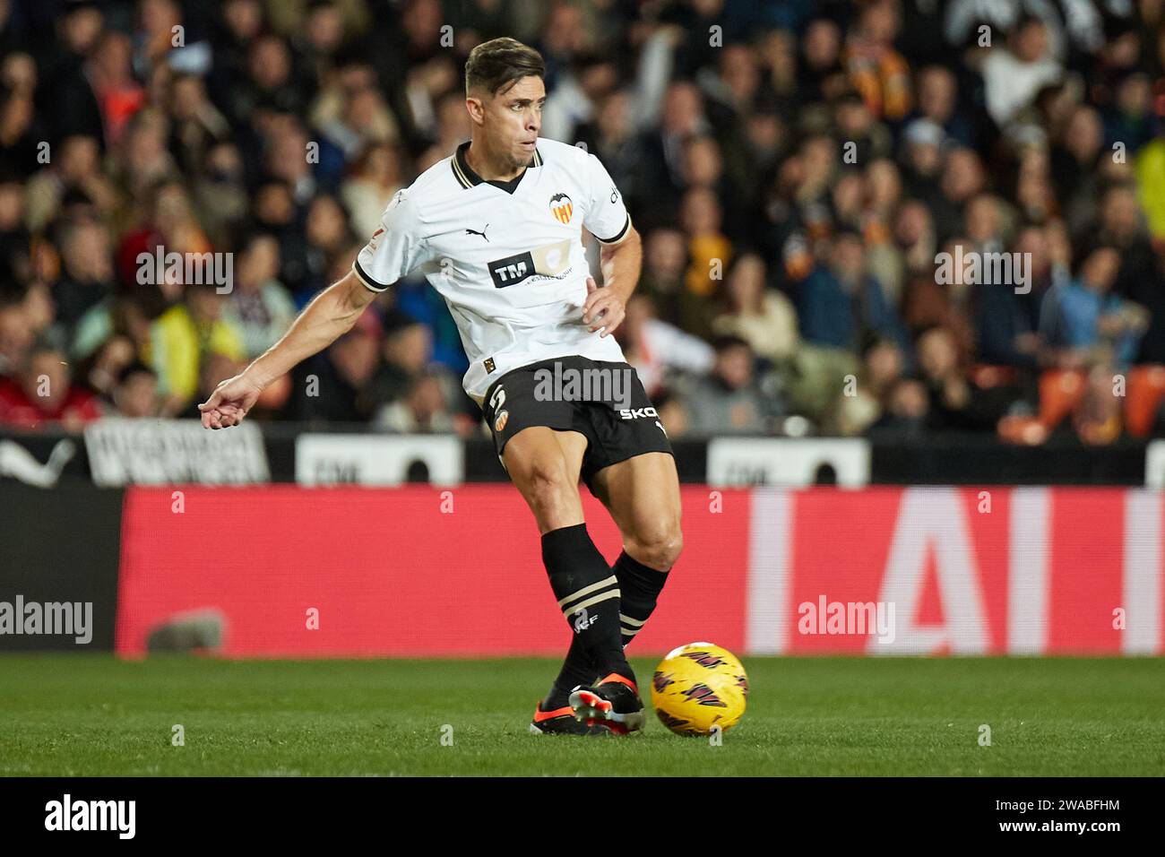 Valencia, Spain. 02nd Jan, 2024. Gabriel Paulista of Valencia CF during the La Liga match between Valencia CF and Villarreal CF played at Mestalla Stadium on January 2, 2024 in Valencia Spain. (Photo by Jose Torres/PRESSINPHOTO) Credit: PRESSINPHOTO SPORTS AGENCY/Alamy Live News Stock Photo
