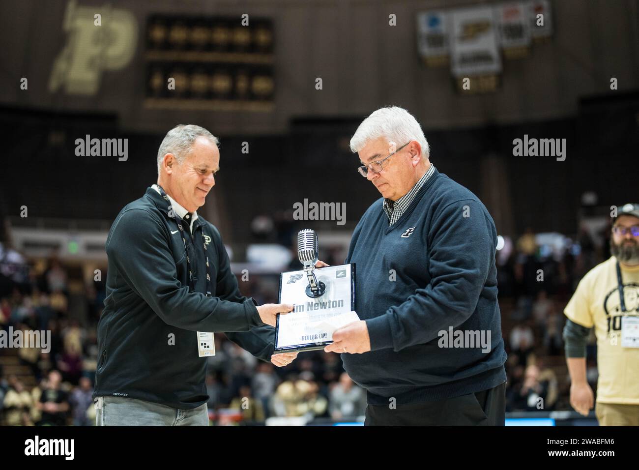 West Lafayette, Indiana, USA. 2nd Jan, 2024. KEITH HENDRICKS presents TIM NEWTON a plaque commemorating his 1,000th game as a Purdue broadcaster during halftime of the NCAA womenÃs basketball game between the Rutgers Scarlet Knights and the Purdue Boilermakers, Tuesday, Jan. 22, 2024, at Mackey Arena in West Lafayette, Ind. (Credit Image: © David Wegiel/ZUMA Press Wire) EDITORIAL USAGE ONLY! Not for Commercial USAGE! Stock Photo