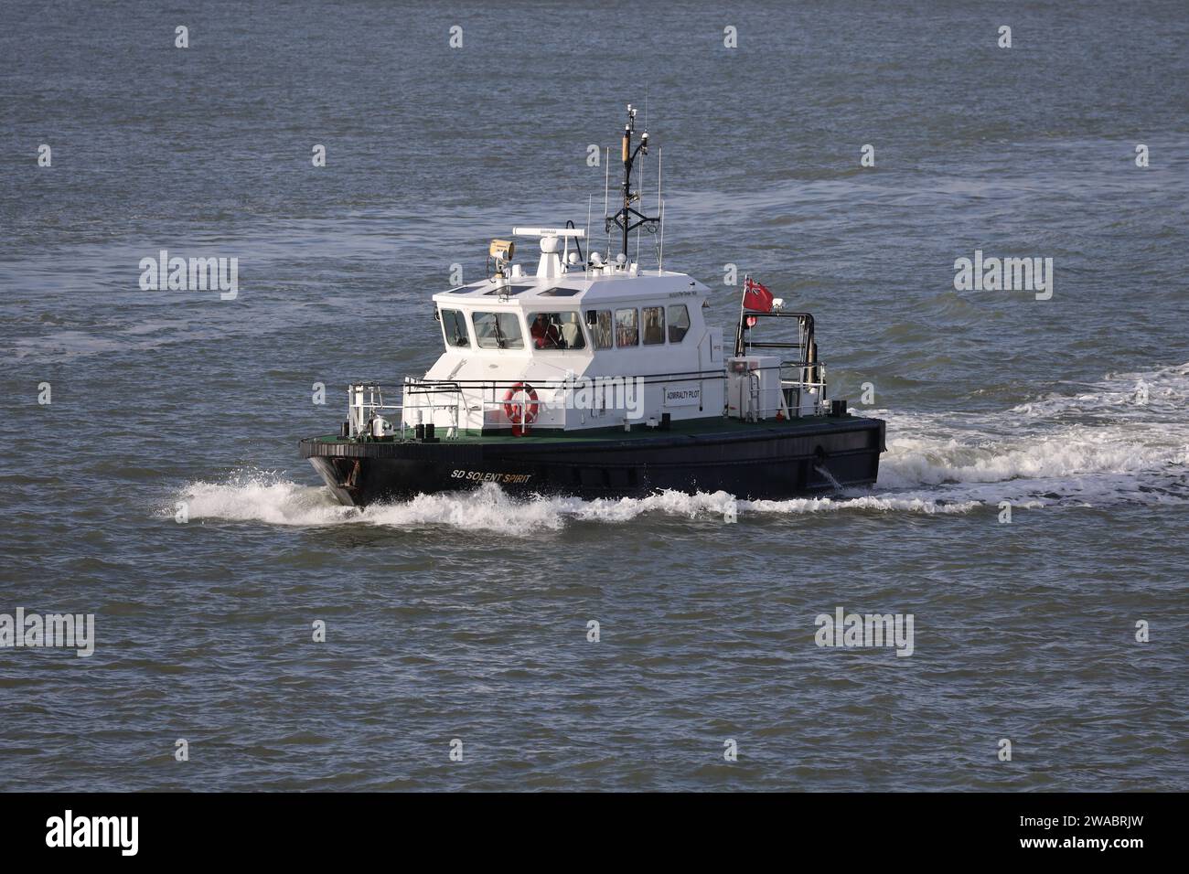 The Serco Marine Services launch SD SOLENT SPIRIT. The STAN1905 class tender is used by Admiralty pilots in the Naval Base Stock Photo