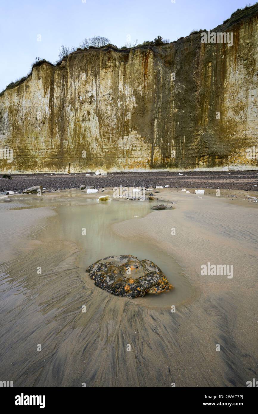 Low tide with sand and rocks on a beach with chalk cliffs Stock Photo ...