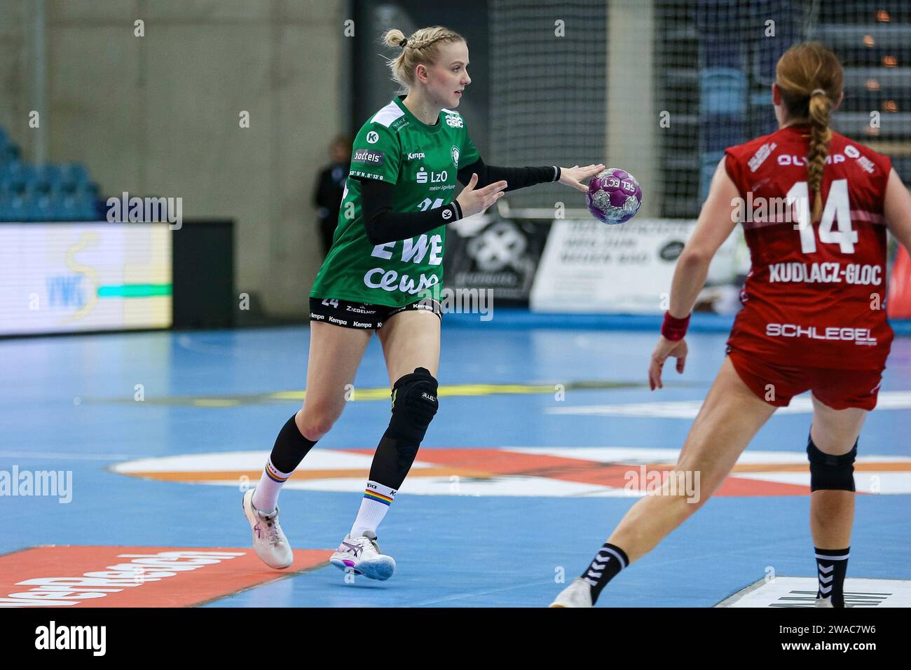 Oldenburg, Deutschland. 03rd Jan, 2024. v.li. Luisa Knippert (VfL