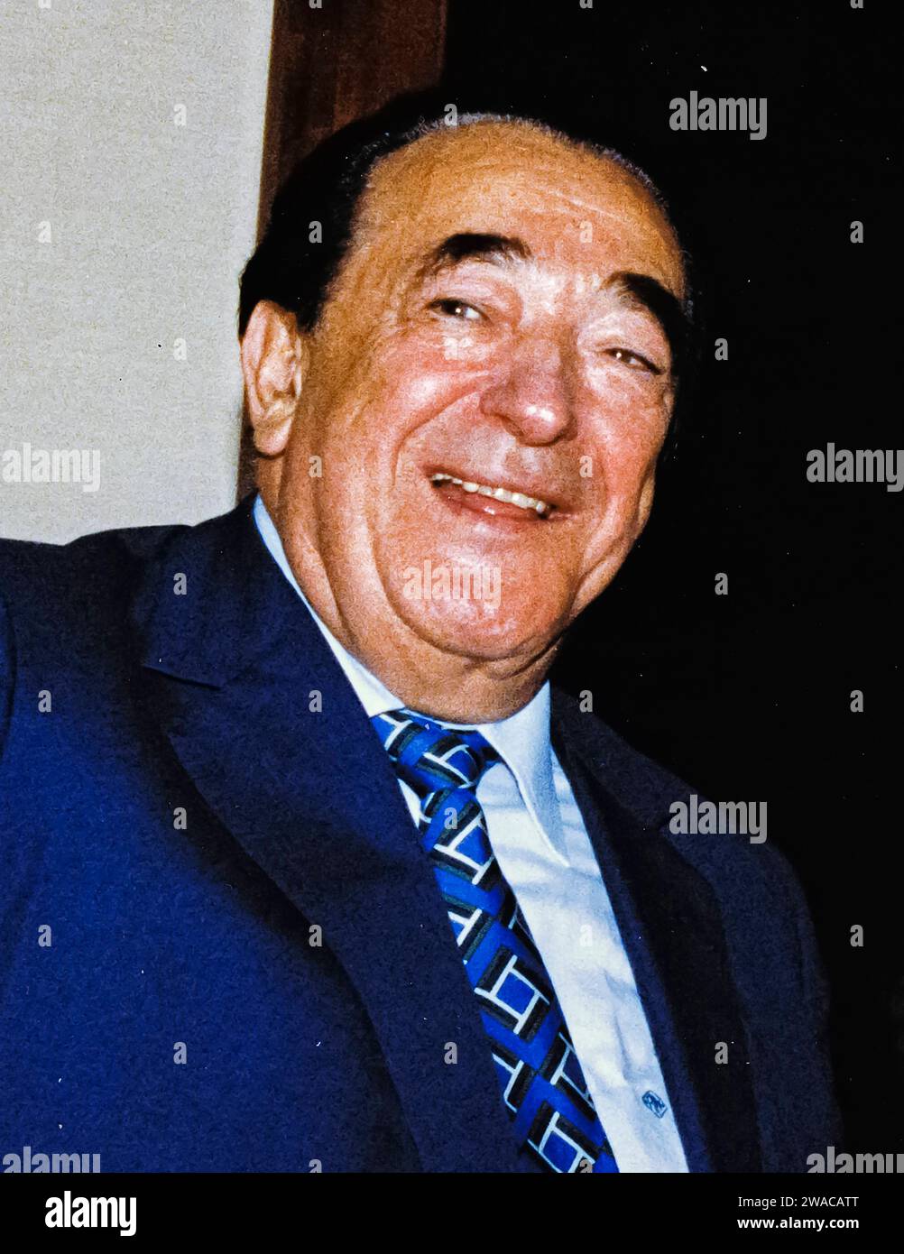 **FILE PHOTO** Court Records On Jeffrey Epstein Case Set To Be Unsealed Today. In this file photo from September 25, 1990, disgraced publisher Robert Maxwell, meets South African Ambassador to the United States Piet G.J. Koornhof in Washington, DC on September 25, 1990. The New York Post is reporting today that Maxwell, through his daughter Ghislaine Maxwell, may have been the source the huge fortune amassed by alleged pedophile Jeffrey Epstein, who hanged himself in his Manhattan lockup last August. Copyright: xRonxSachsx/xCNPx/MediaPunchx Stock Photo