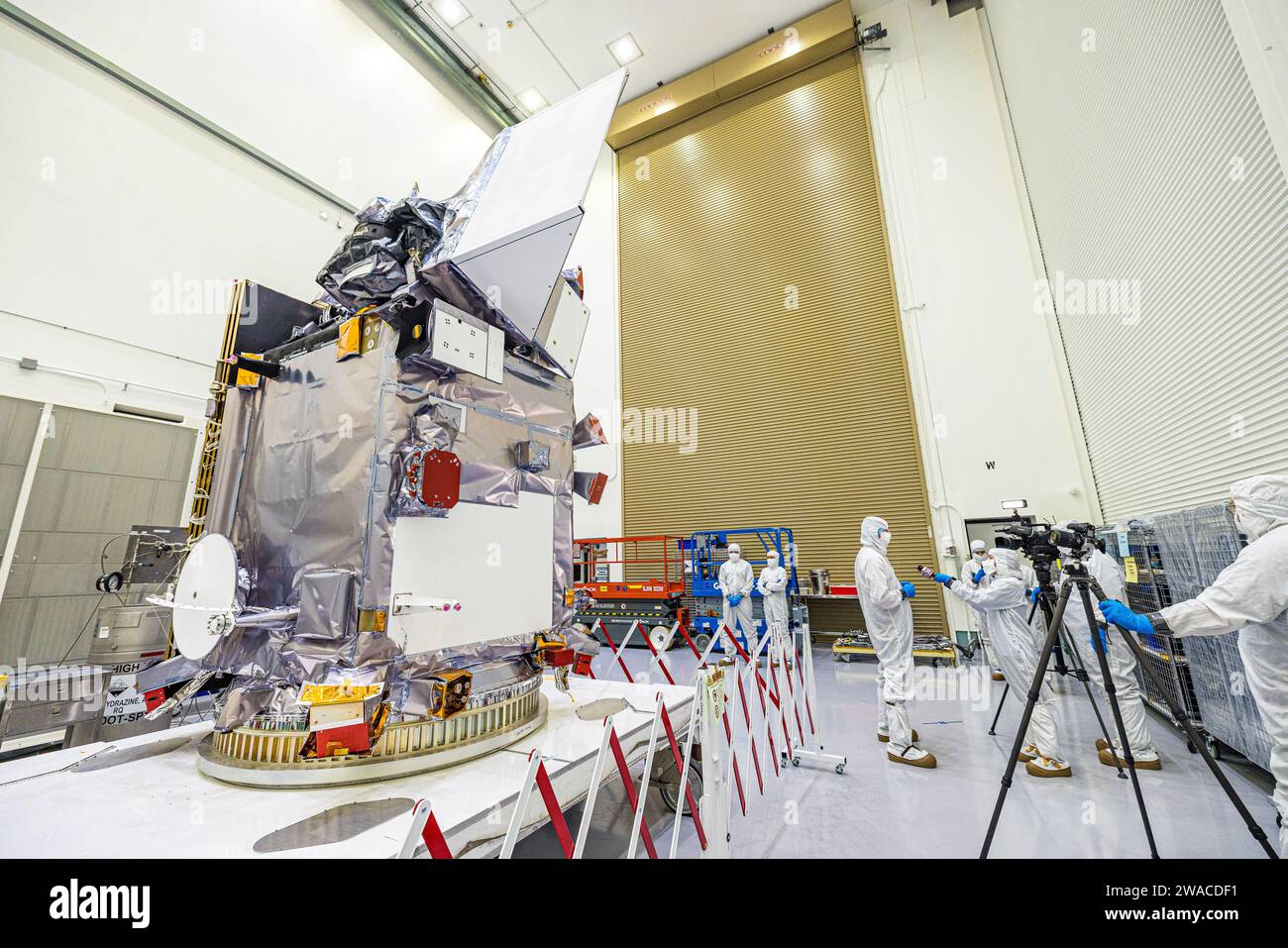 NASA invites media to view the PACE spacecraft set to launch January 2024. PACE will help us better understand how the ocean and atmosphere exchange carbon dioxide, measure key atmospheric variables associated with air quality and Earth's climate, and monitor ocean health, in part by studying phytoplankton, tiny plants and algae that sustain the marine food web. Multiple subject matter experts (Jeremy Werdell, PACE Project Scientist; Andy Sayer, PACE Project Science Lead for Atmospheres; Ivona Cetini?, PACE Project Science Lead for Aquatic Biogeochemistry; Creg Raffington, Launch Services Prog Stock Photo