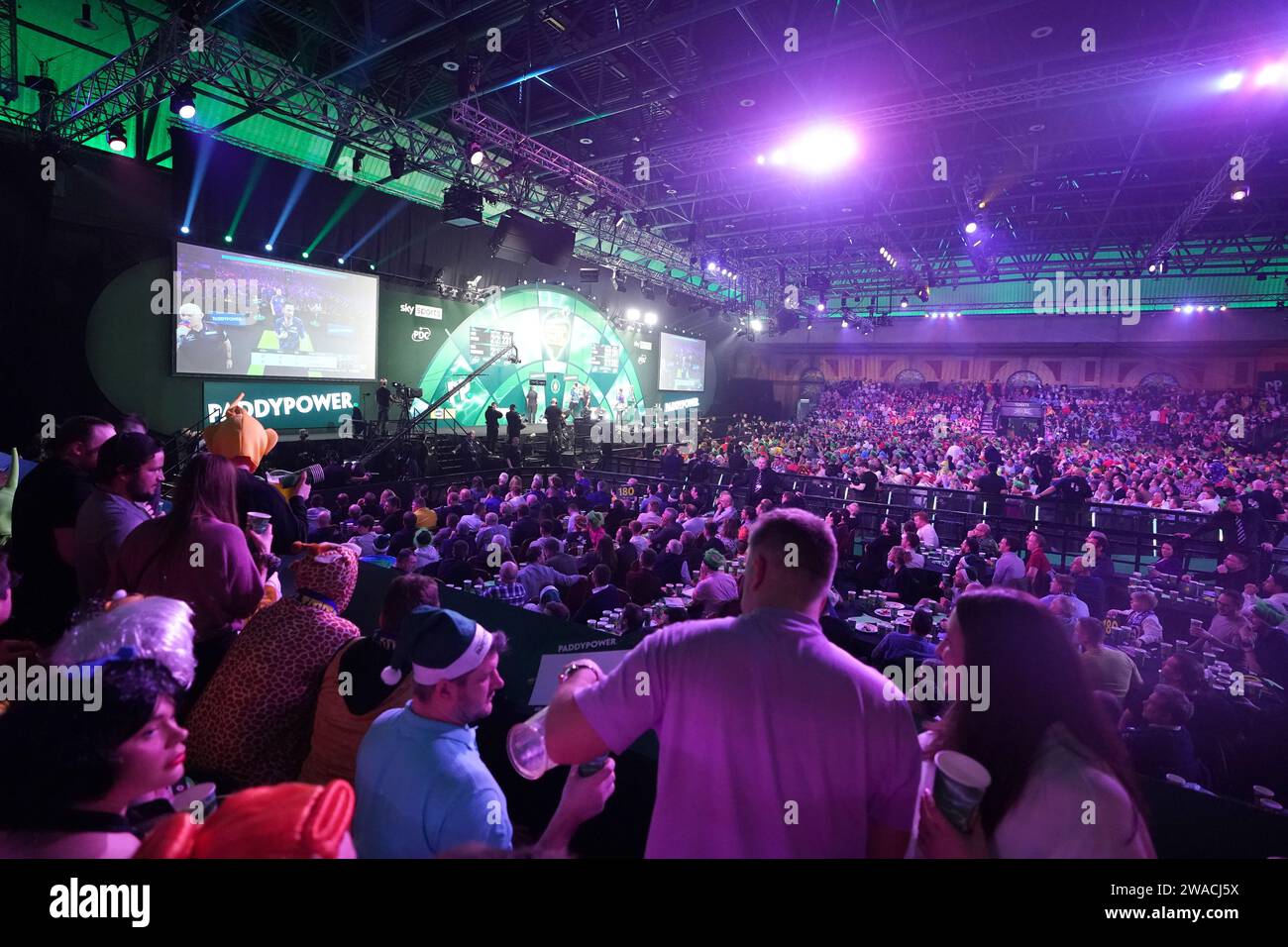 Paddy power world darts championship 2023 24 final alexandra hires stock photography and images