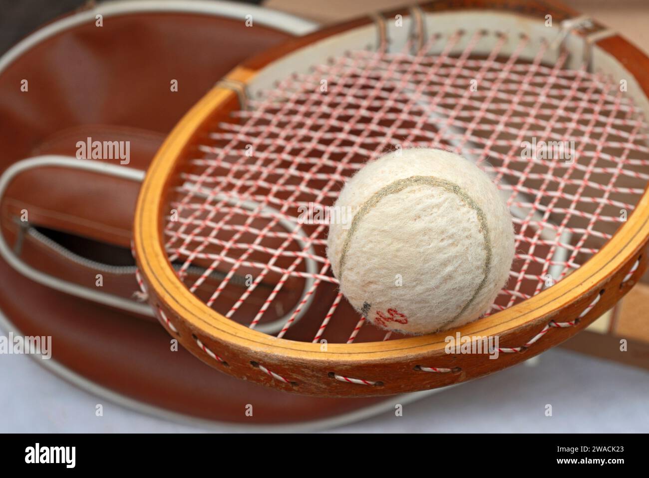 Old tennis ball hi-res stock photography and images - Alamy