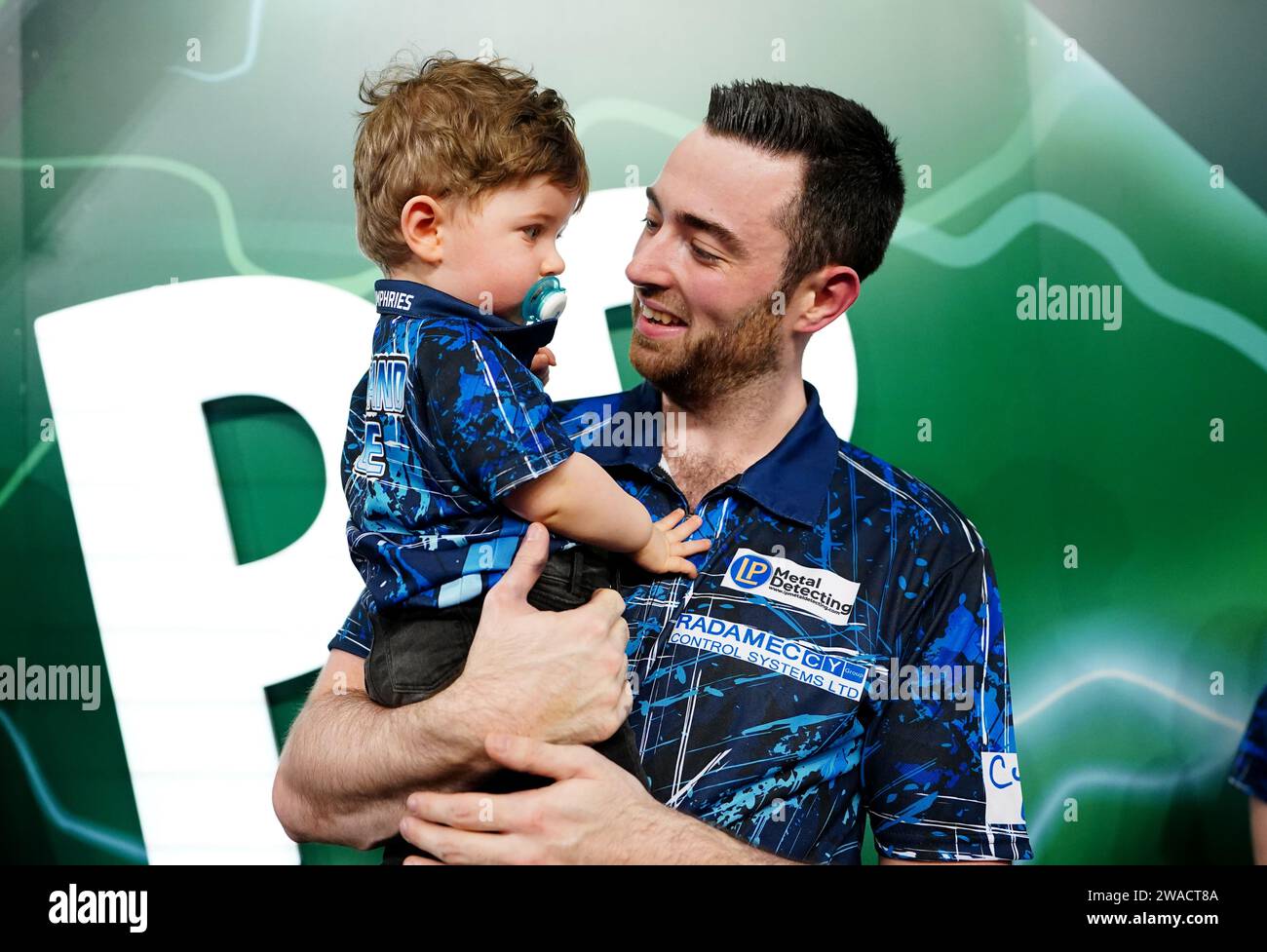 Luke Humphries celebrates with his family after winning the final of