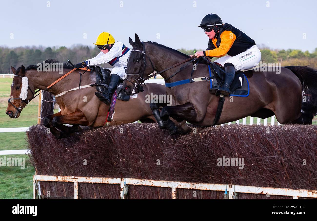 Point To Point Racing Salisbury plain army horse hi-res stock photography and images - Alamy