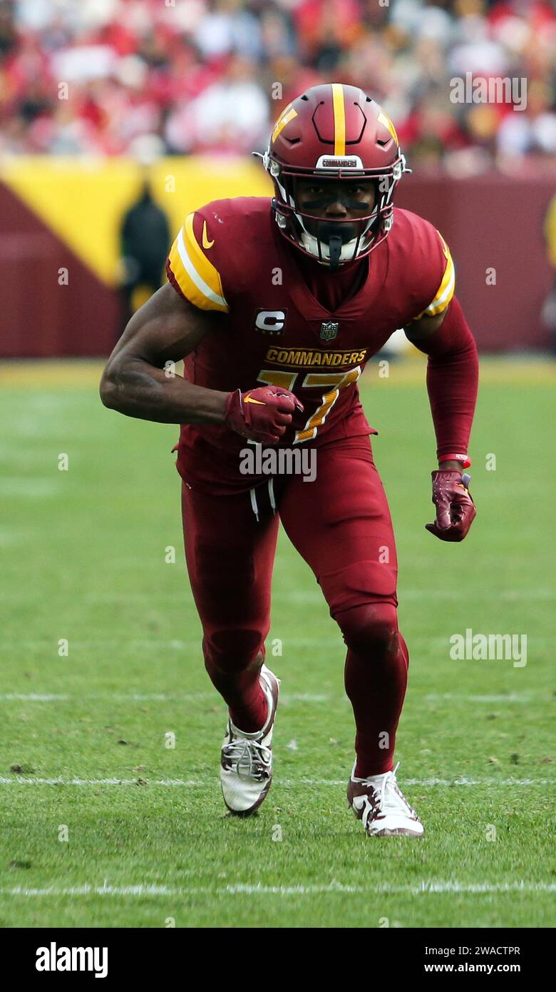 Washington Commanders wide receiver Terry McLaurin (17) runs during an