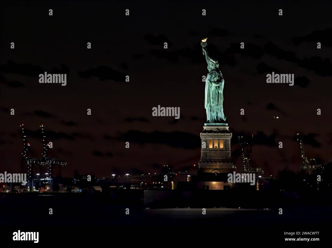 Statue of Liberty New York at night Stock Photo