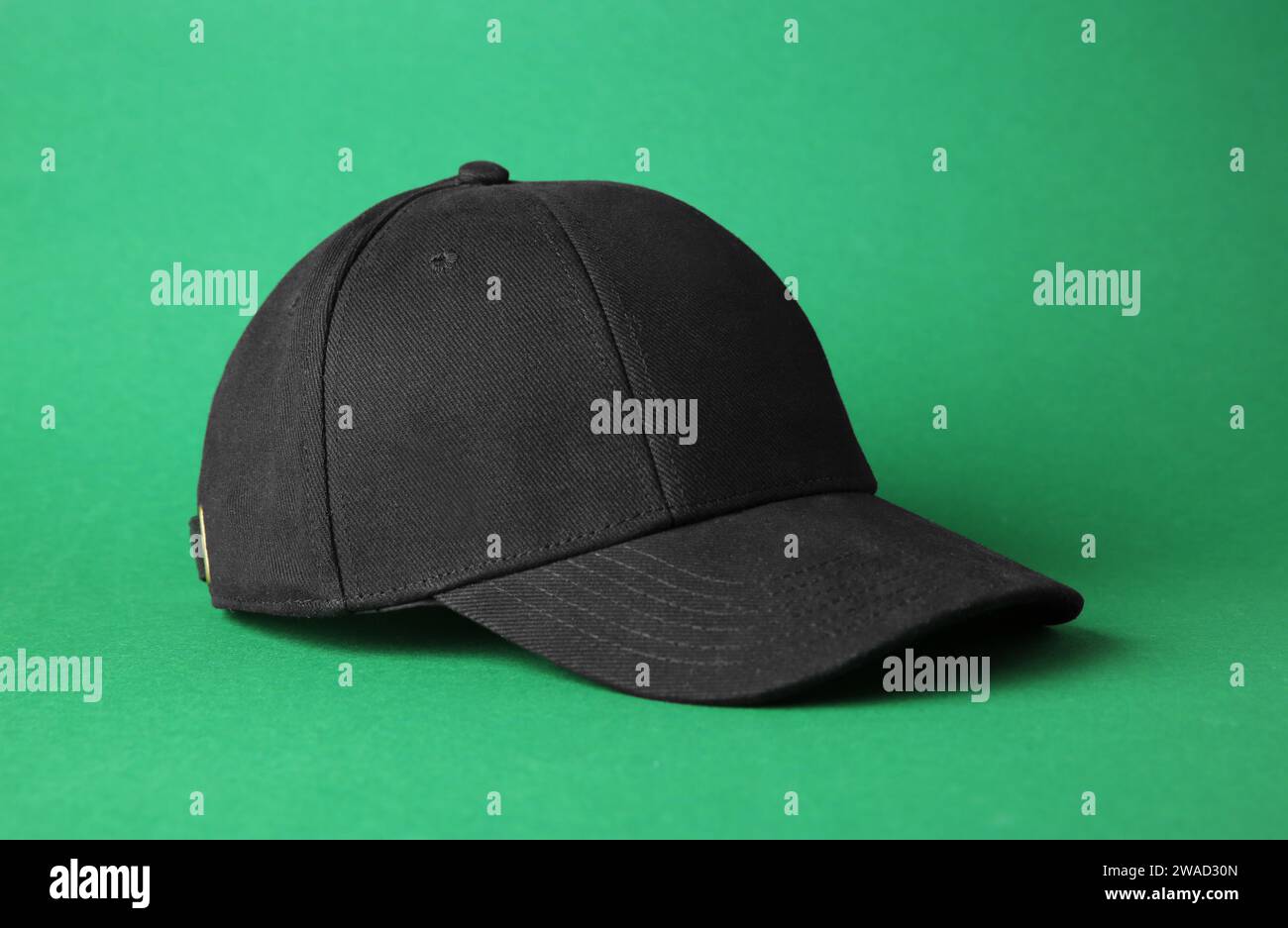 Black baseball cap hi-res stock photography and images - Alamy