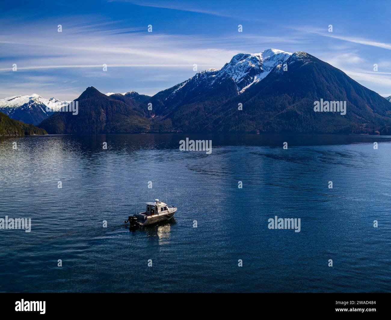 Aerial photo of the custom built "Ambient Light" / Vancouver Island Photo Tours boat in Knight Inlet close to Glendale Cove, Traditional territory of Stock Photo