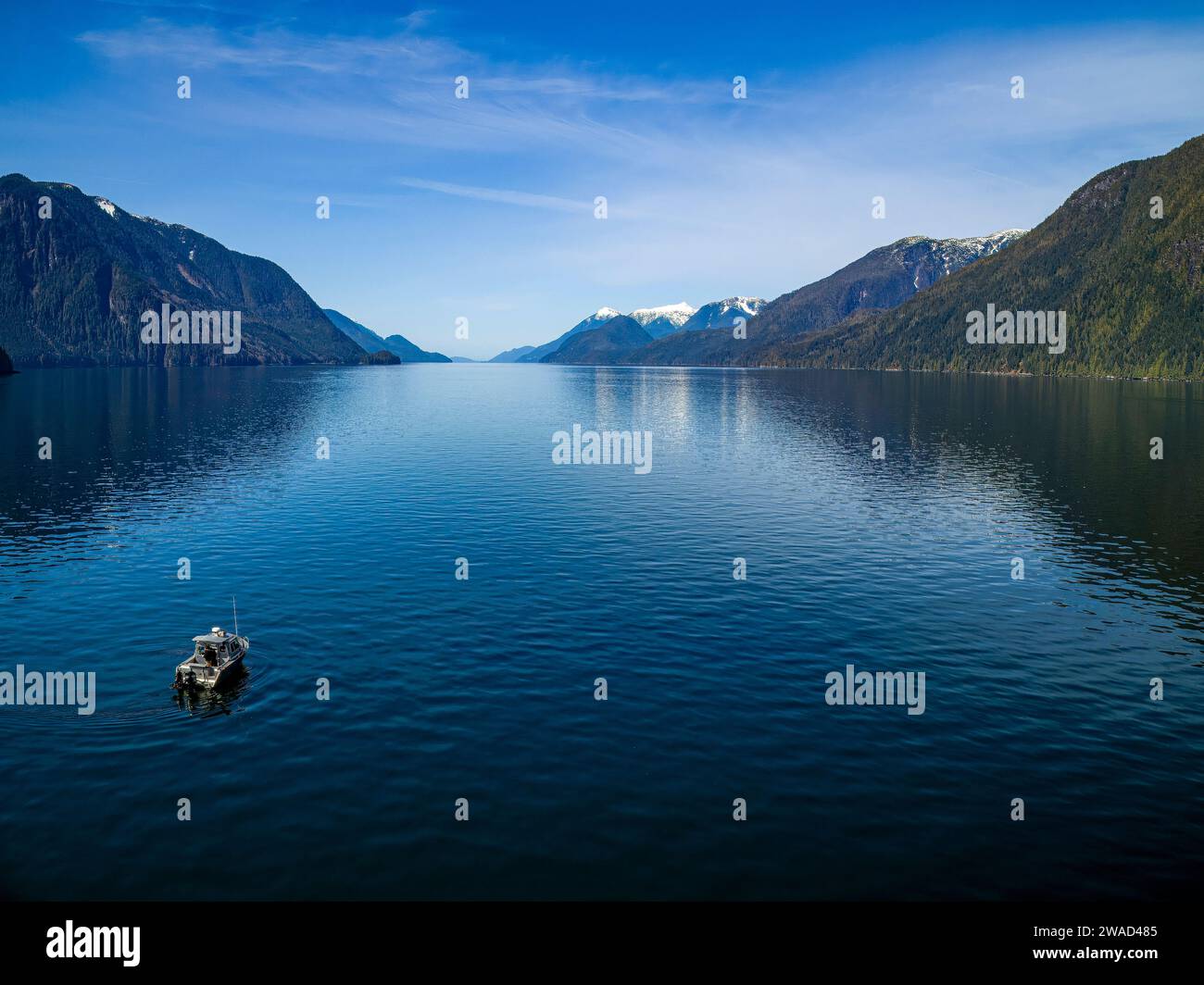 Aerial photo of the custom built "Ambient Light" / Vancouver Island Photo Tours boat in Knight Inlet close to Glendale Cove, Traditional territory of Stock Photo
