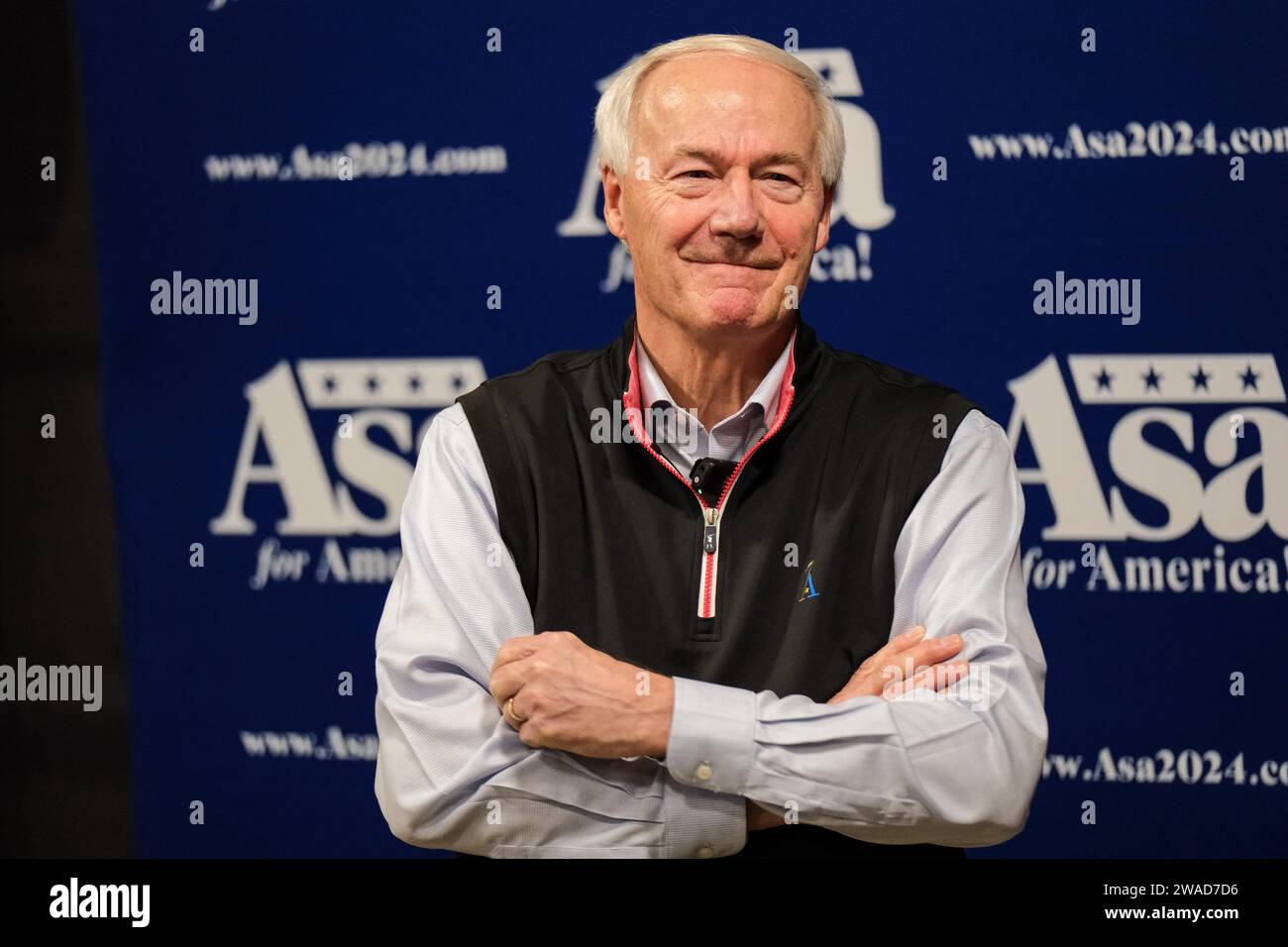 Des Moines, Iowa, USA. 3rd Jan, 2024. Former Arkansas Governor and Republican candidate for US President ASA HUTCHINSON at a Hutchinson campaign meet and greet in Des Moines, Iowa on Wednesday, Jan. 3, 2024. (Credit Image: © Fritz Nordengren/ZUMA Press Wire) EDITORIAL USAGE ONLY! Not for Commercial USAGE! Stock Photo