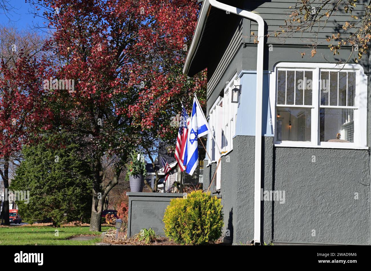 Wheaton, Illinois, USA. A suburban Chicago home displaying both an American Flag and the Flag of Israel on its exterior. Stock Photo