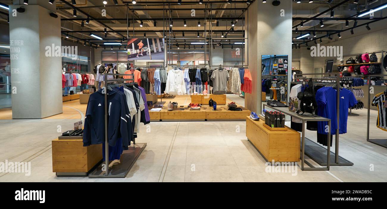 Adidas fashion city outlet discount