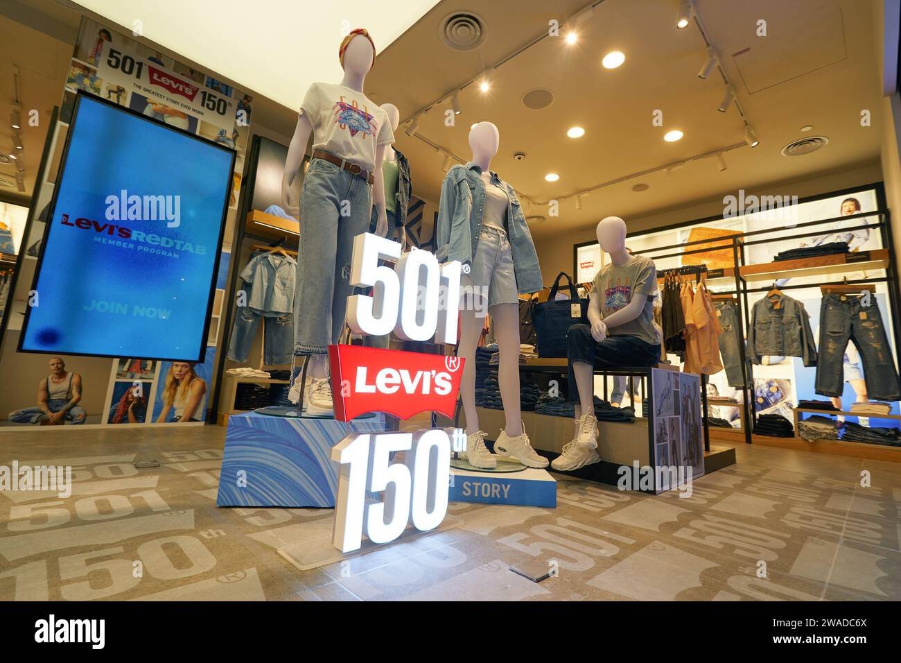 Levis janakpuri top district centre