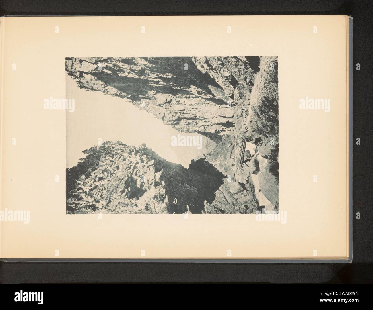 View of a rock wall in the valley of Gastern in Kandersteg, Switzerland, Anonymous, c. 1894 - in or before c. 1899 photomechanical print   paper collotype landscapes. mountains. rock-formations Valiai Van Gaserciene. Childeringly Stock Photo