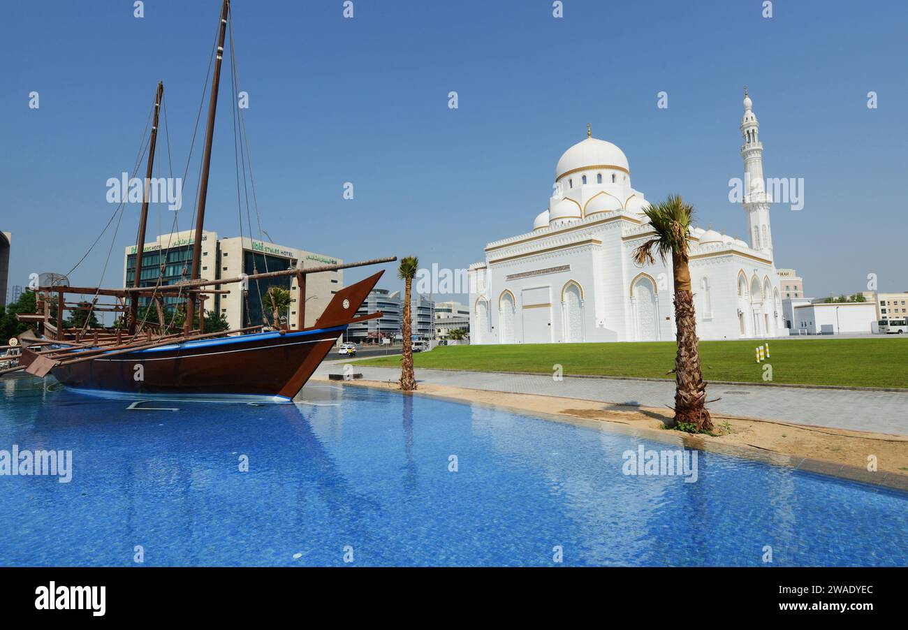 The Sheikh Rashid Bin Mohammed Masjid and a dhow boat in Dubai, UAE. Stock Photo