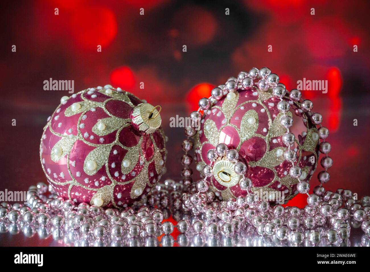 Gold baubles hi-res stock photography and images - Alamy