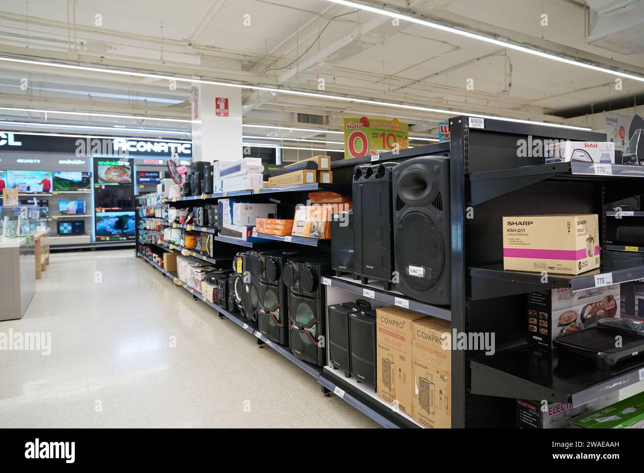 Electronics super store hi-res stock photography and images - Alamy