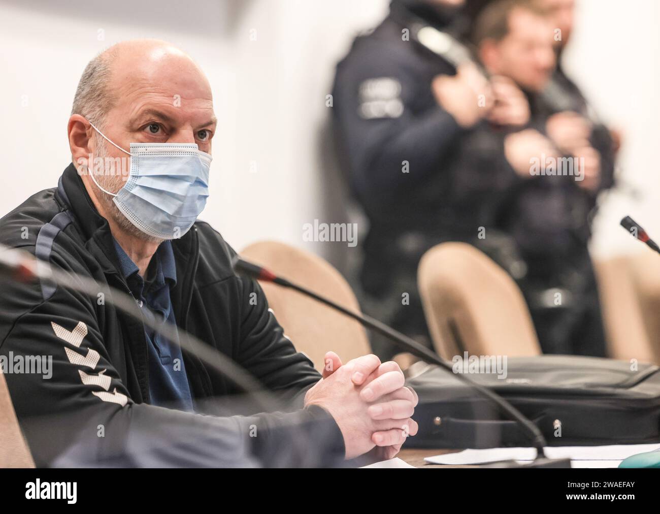 Cologne, Germany. 04th Jan, 2024. Thomas Drach (l) sits in the dock in ...