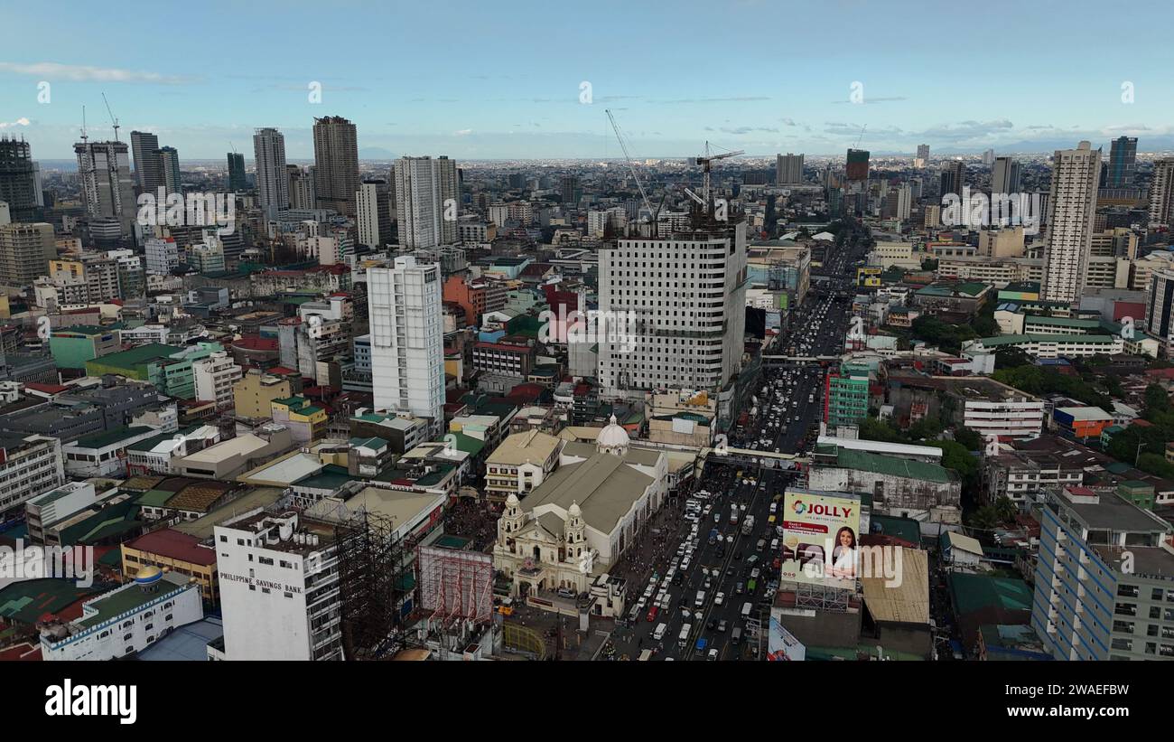 Quiapo, Philippines. 4th January 2024. In an aerial view, heavy traffic  going to Quiapo Church as Catholic devotees of the Black Nazarene flocked to  the church as part of the week-long religious festivities ahead of the Feast of the Black Nazarene on January 9, 2024.(Credit Image: © Sherbien Dacalanio/Alamy Live News) Stock Photo