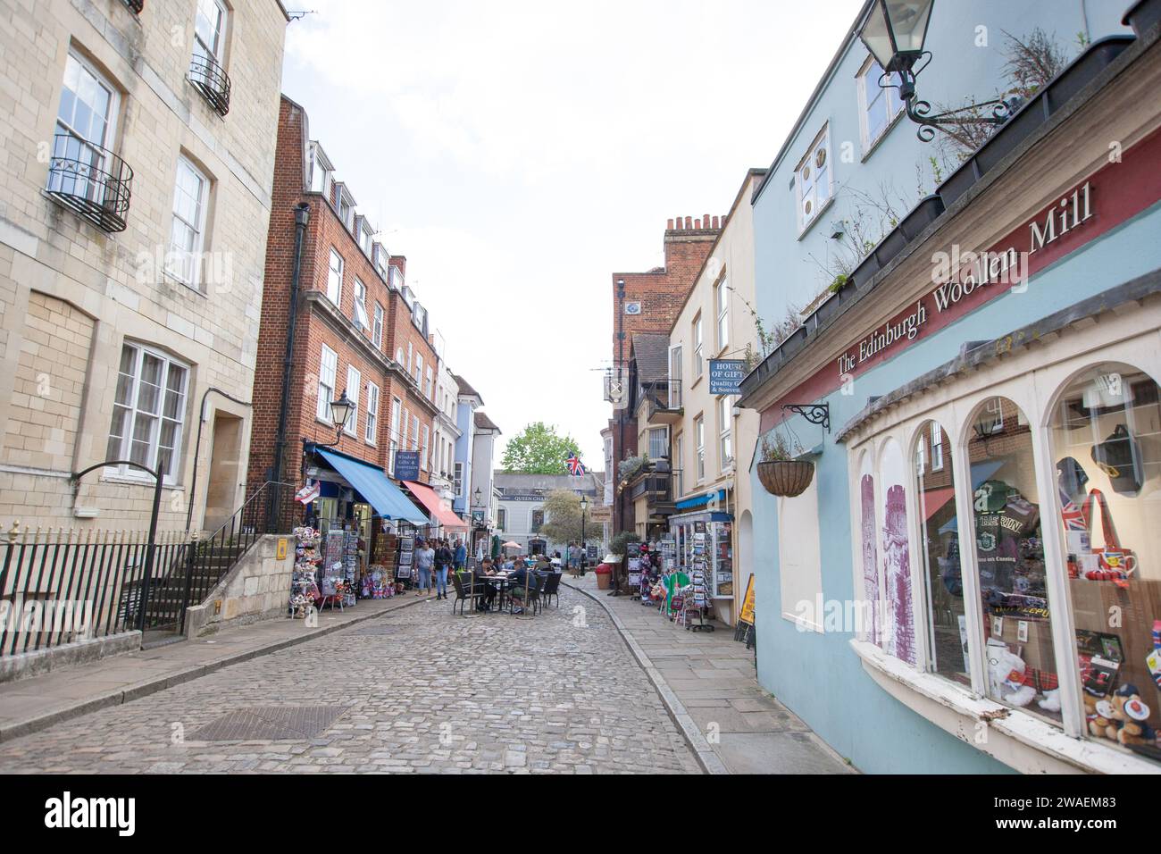 Shops and restaurants on Castle Hill in Windsor, Berkshire in the UK Stock Photo