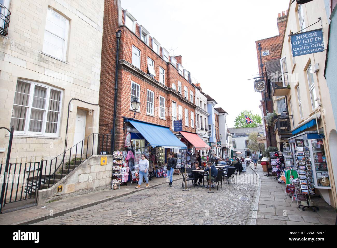Shops and restaurants on Castle Hill in Windsor, Berkshire in the UK Stock Photo
