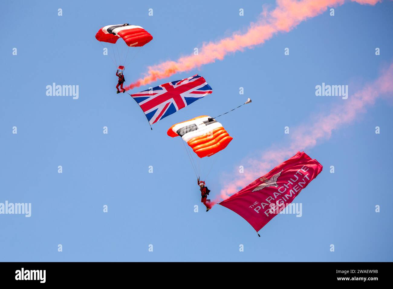 UK, England, Worcestershire, Malvern Wells, Royal 3 Counties Show, Red Devils parachute team flying union flag and Parachute regiment banner Stock Photo