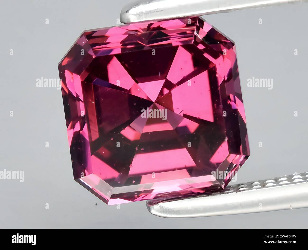 Rhodolite garnets hi-res stock photography and images - Alamy