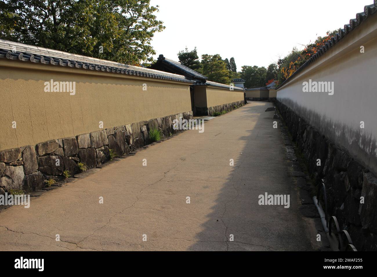 White walls and autumn leaves at Koko-en Garden in the early morning, Himeji, Japan Stock Photo