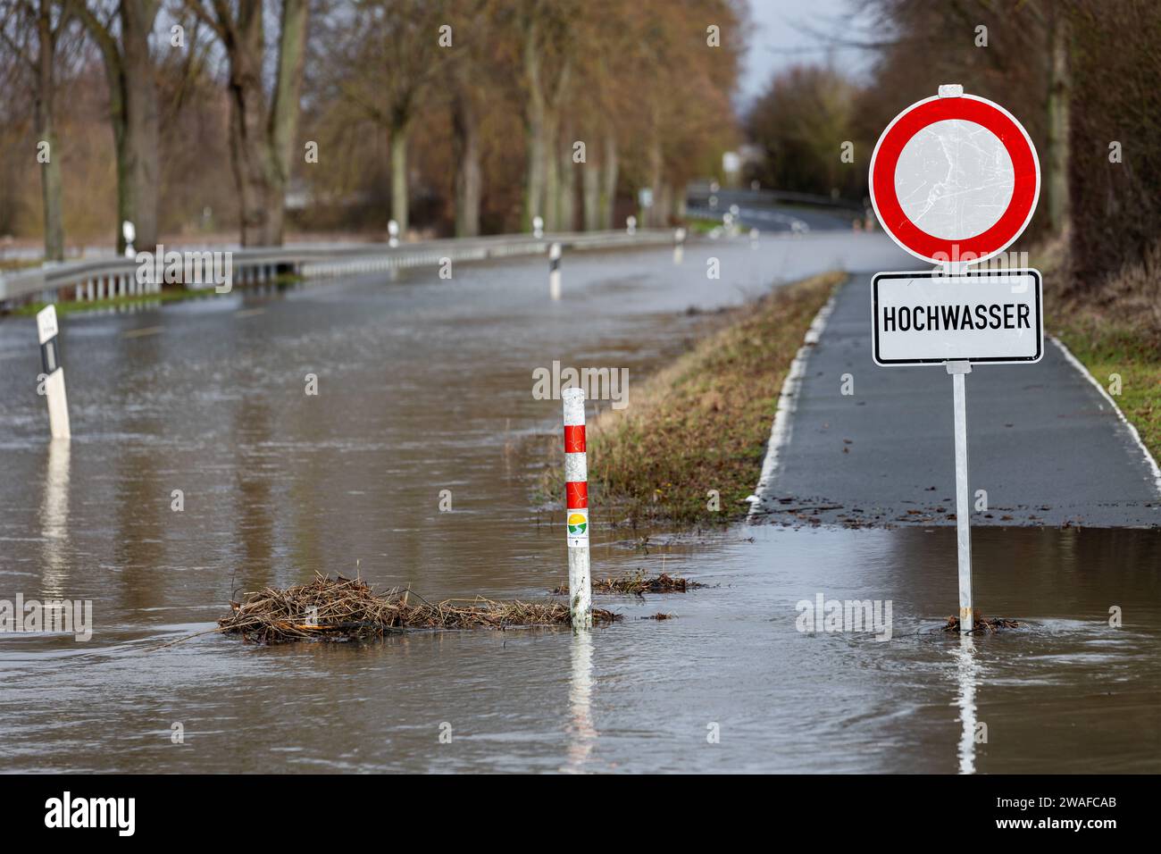 Heuchelheim, Germany. 04th Jan, 2024. The Lahn has burst its banks in the Lahn floodplain. Credit: Christian Lademann/dpa/Alamy Live News Stock Photo