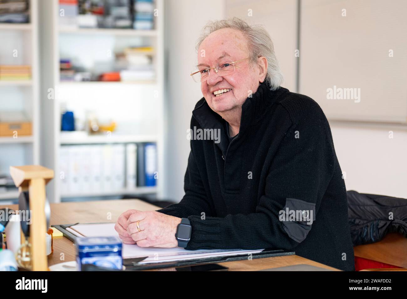 Neubiberg, Germany. 04th Jan, 2024. The film director and screenwriter Franz Xaver Bogner speaks during an interview. Credit: Lennart Preiss/dpa/Alamy Live News Stock Photo