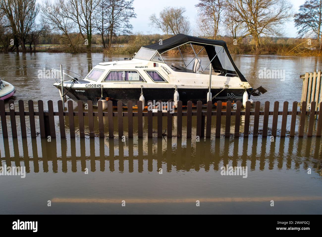 Wargrave, Berkshire, UK. 4th January, 2024. The River Thames floods