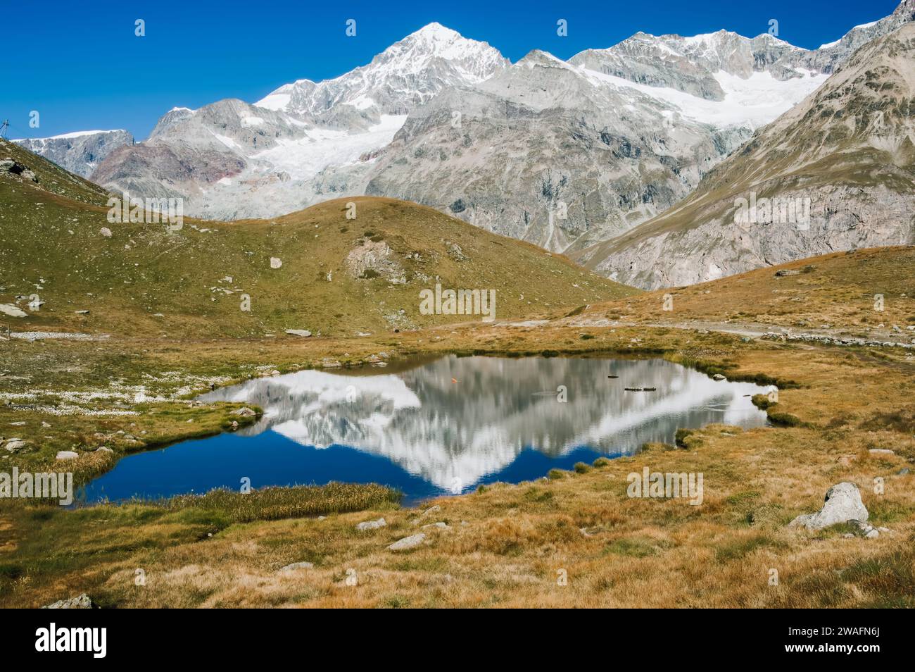 Photo inspiration: Fresh Look at A Mirror Like Reflection Of The Sky And Surrounding Mountains