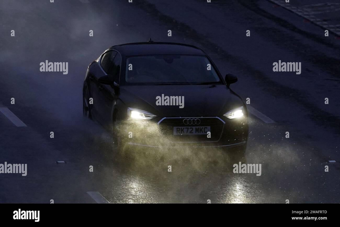 Drivers face difficult conditions during heavy rain on the M20 in Kent. The Met Office issued a yellow weather warning from 12pm on Thursday with rainfall expected to travel in a north-east direction across the south of England, lasting until 3am on Friday. Picture date: Thursday January 4, 2024. Stock Photo