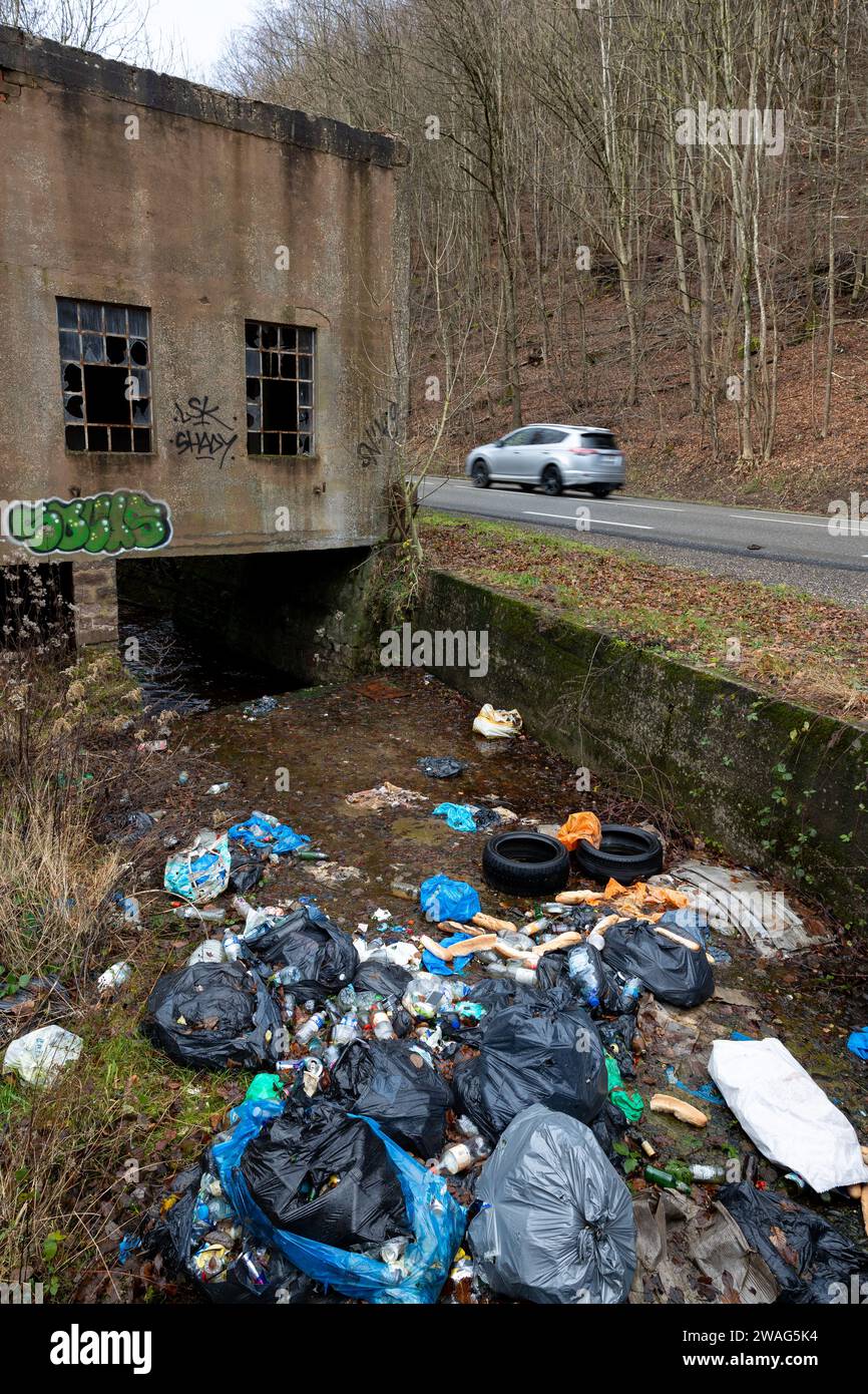 Garbage next to the forest on the side of the road Stock Photo - Alamy