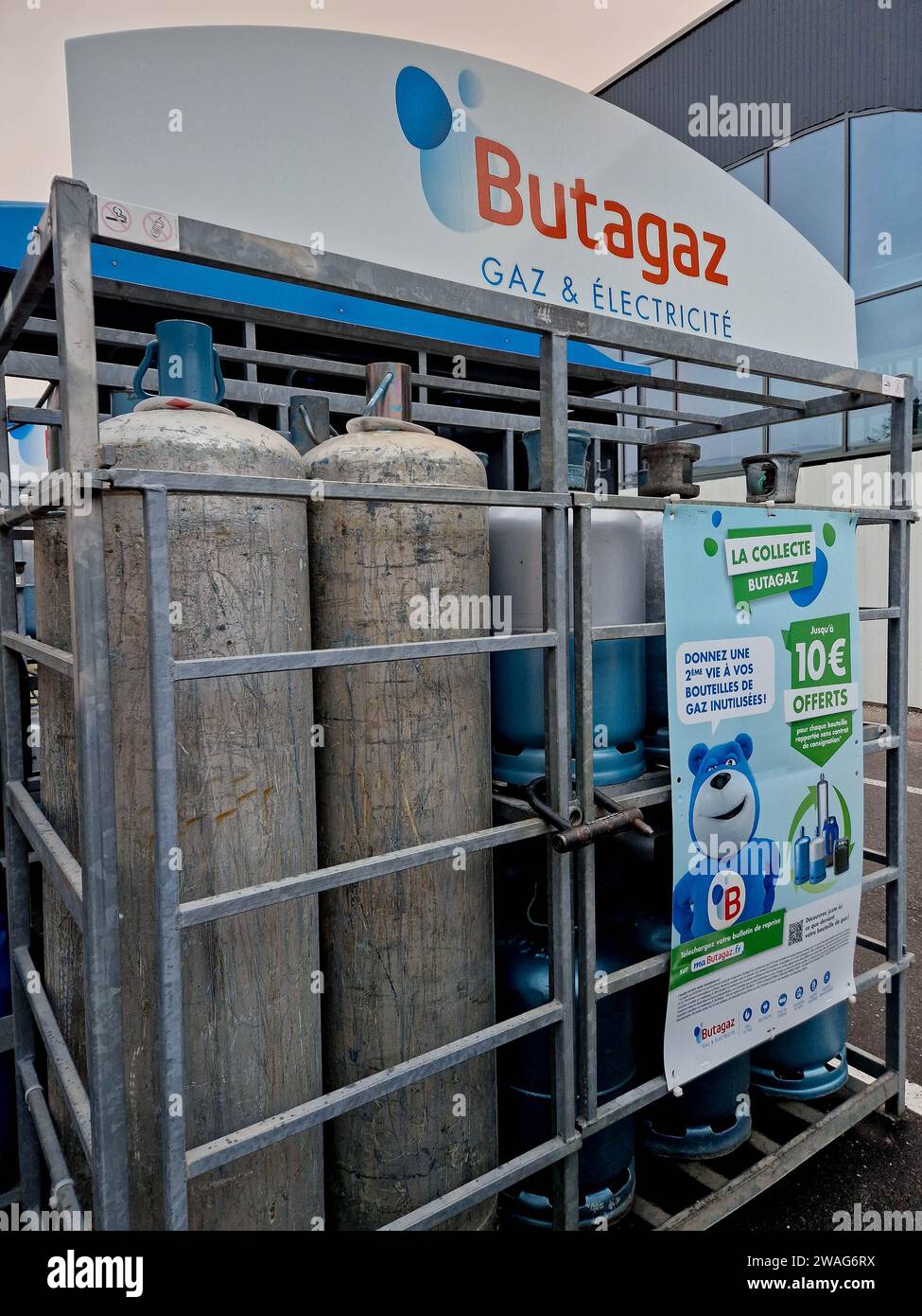 Gaz bottles hi-res stock photography and images - Alamy