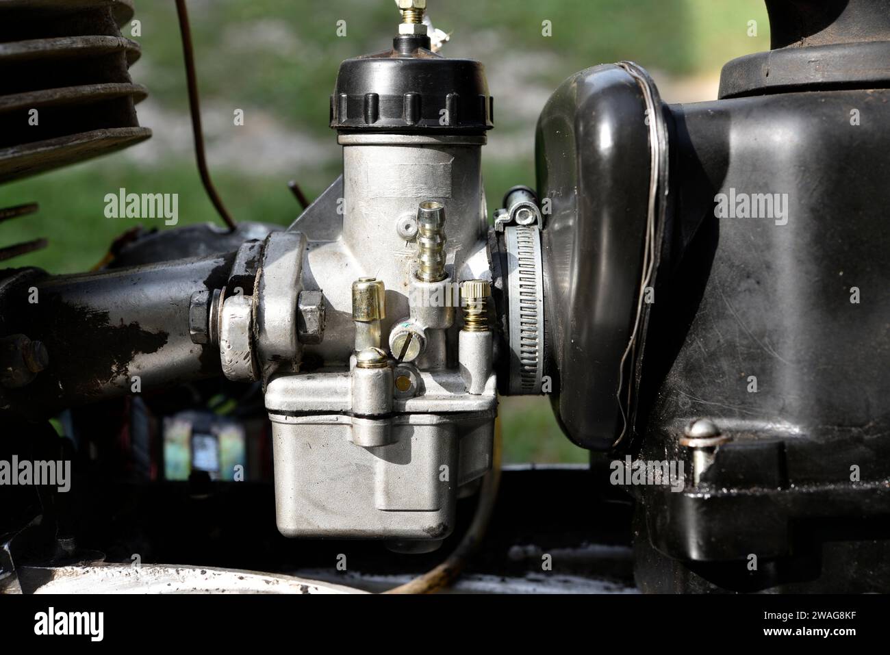 Repair of an old motorcycle. Disassembly of the carburetor. Internal