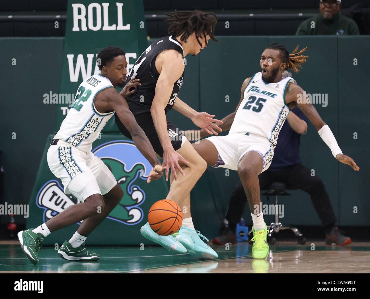 New Orleans, USA. 03rd Jan, 2024. Tulane Green Wave guard Asher Woods